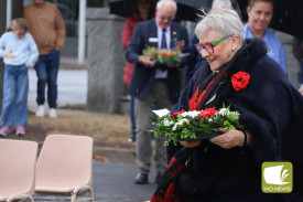 Bev McArthur MP laid a wreath.