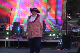 Town crier James Carter called for everyone’s attention for the official closing of the festivities.