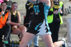 17&u-netball-9-1724220216.jpg