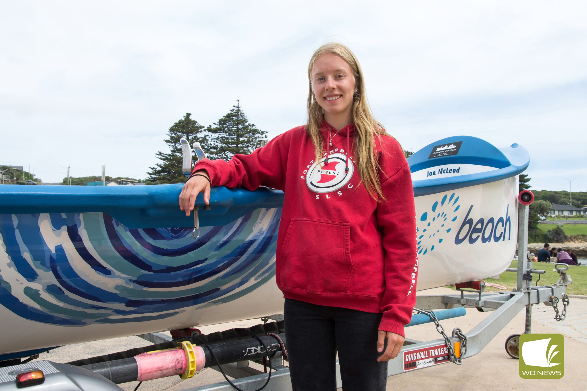 Alysa Hibburt painted an ocean-inspired piece, which now adorns a Port Campbell surf lifesaving boat named in honour of her late mentor.