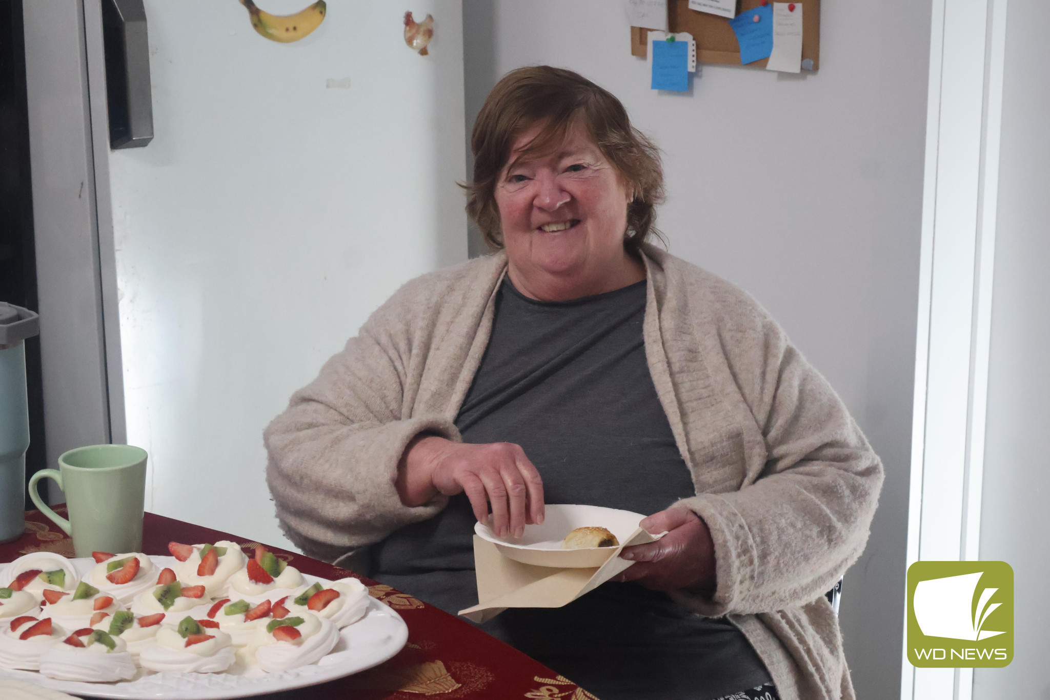 Celebrating volunteers: Lifeline volunteer Rose Hine was awarded a certificate of appreciation for her 15 years of volunteering last Friday.