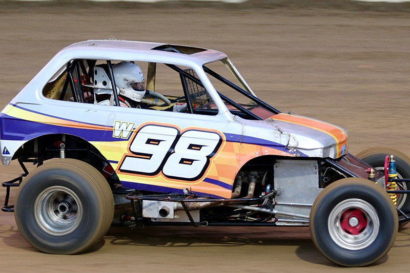 McKenzie salutes in title race - feature photo