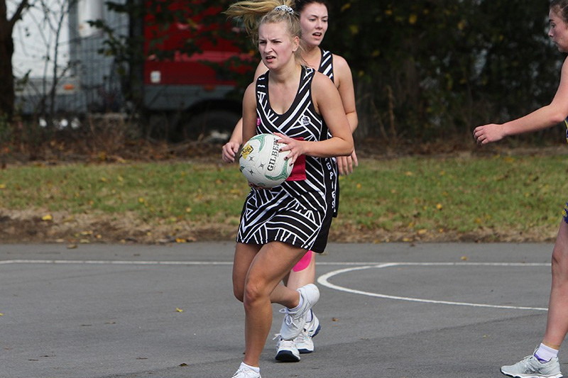 Magpie netballers bounce back - feature photo