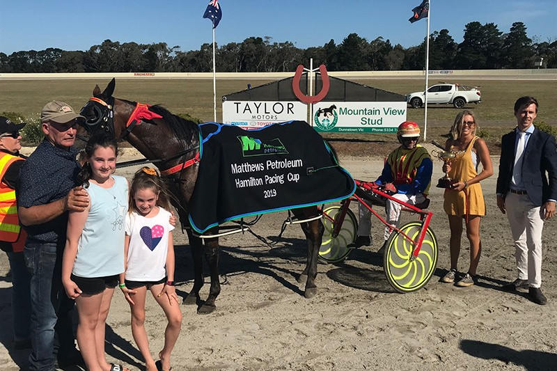 Wardan Express delivers cup - feature photo