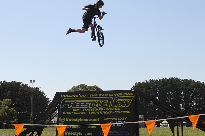 BMX tricks wow crowd - feature photo