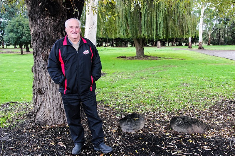 Les dedicates life to his community - feature photo