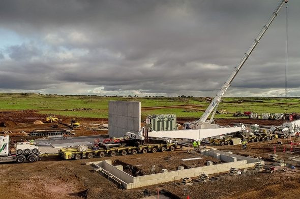 Superload safely arrives at wind farm - feature photo