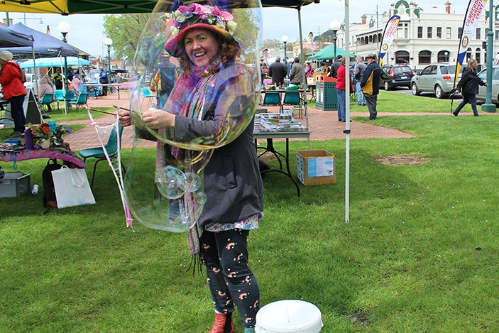 Giant bubbles and face painting will be part of the fun activities available in the avenue this Thursday along with live music, dancing and giant lawn games.