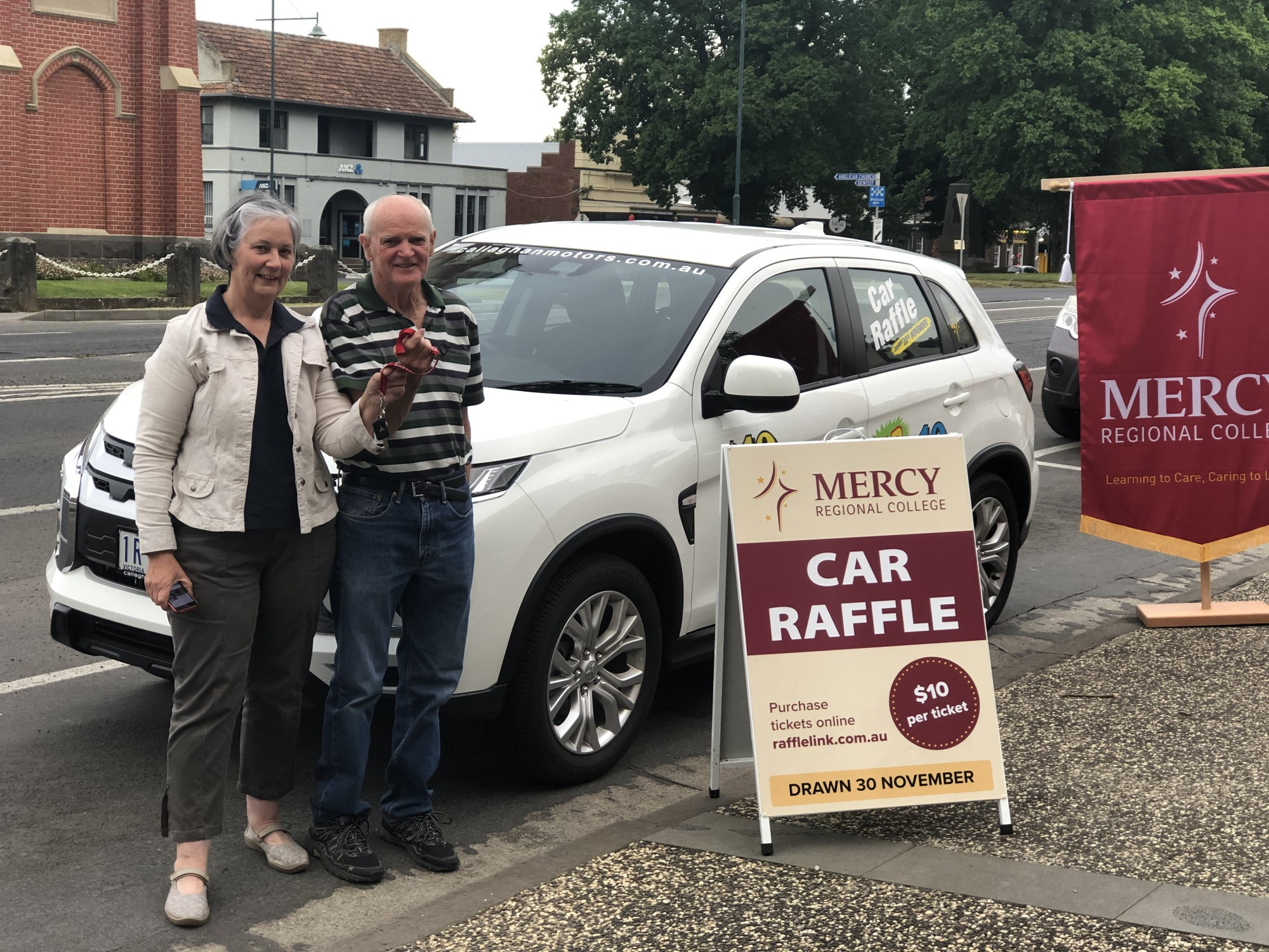 Congratulations: School principal Sharon Gillett (right) hands over the keys to MRC car raffle winners Tony and Trish O’Leary.
