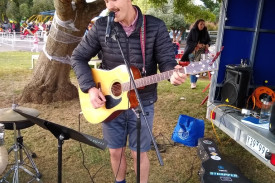 Lewis Oborne entertained attendees with tunes throughout the night. 