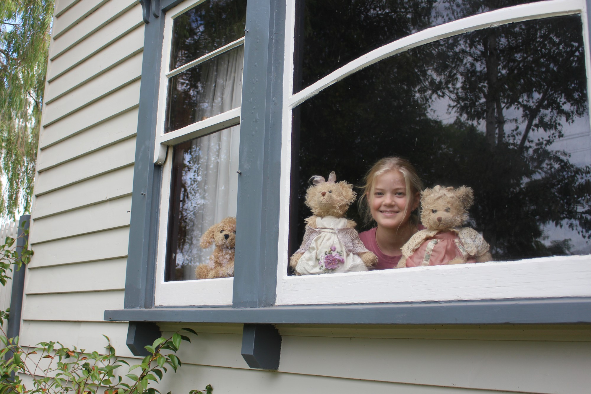 Camperdown youngsters are going on a bear hunt. Residents around town are placing teddy bears in their windows for local kids to spot as a fun outside activity while still adhering to social distancing, or to spot from their parents’ cars.