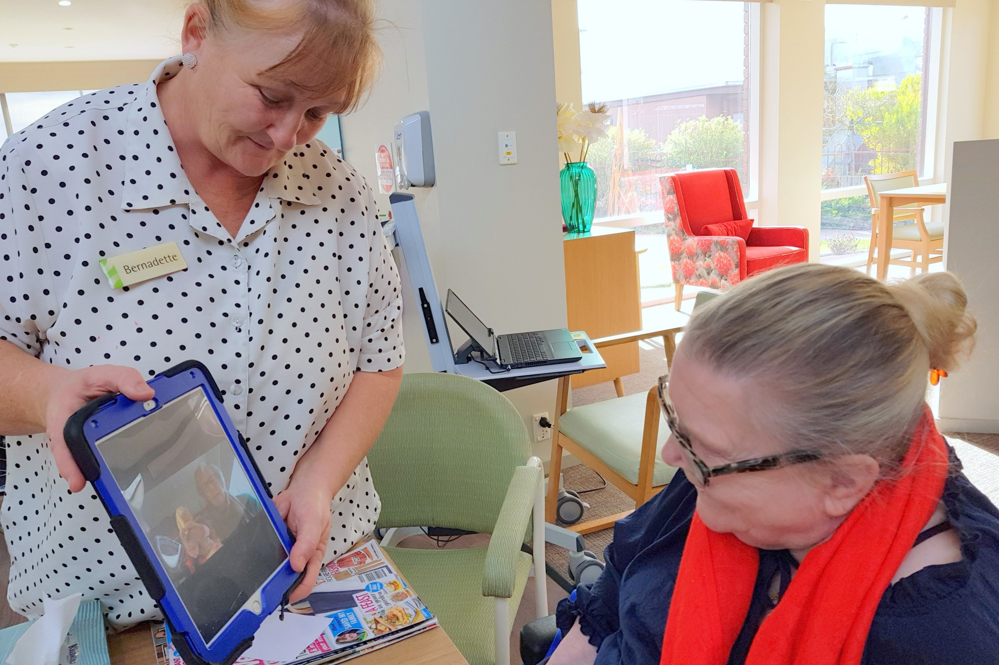 Thank you for your efforts: SWH leisure and lifestyle program volunteer Rhelma Preiss has a virtual visit with Merindah Lodge resident Pat and the program’s Bernadette Leehane.