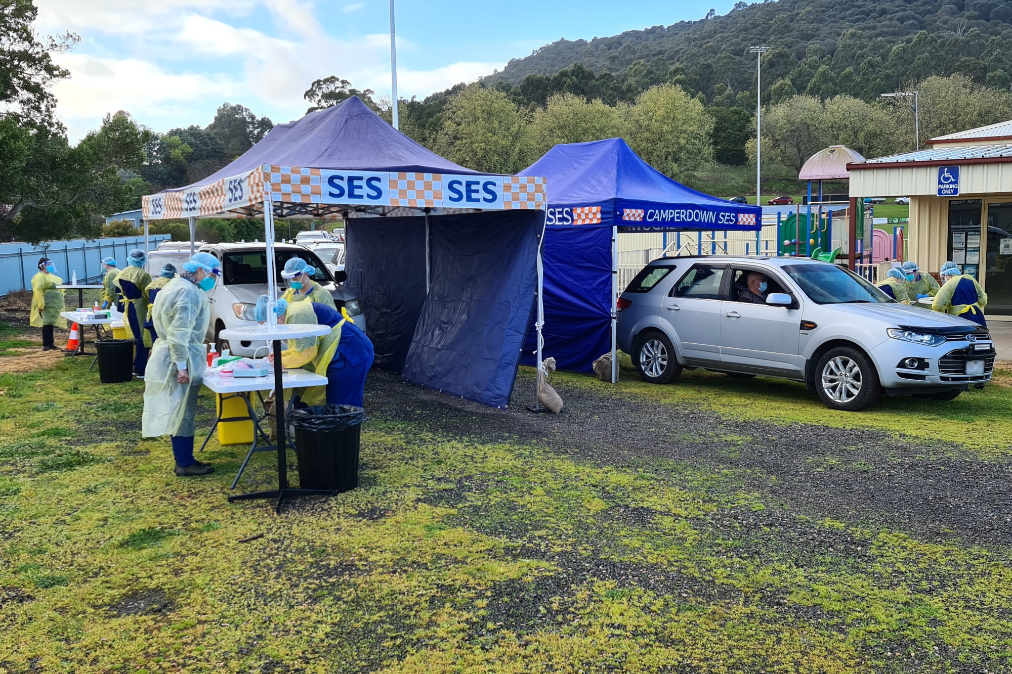 Taking care: Hundreds of cars lined up at the Leura Oval over the weekend for COVID testing after a series of exposure sites in Camperdown were announced.