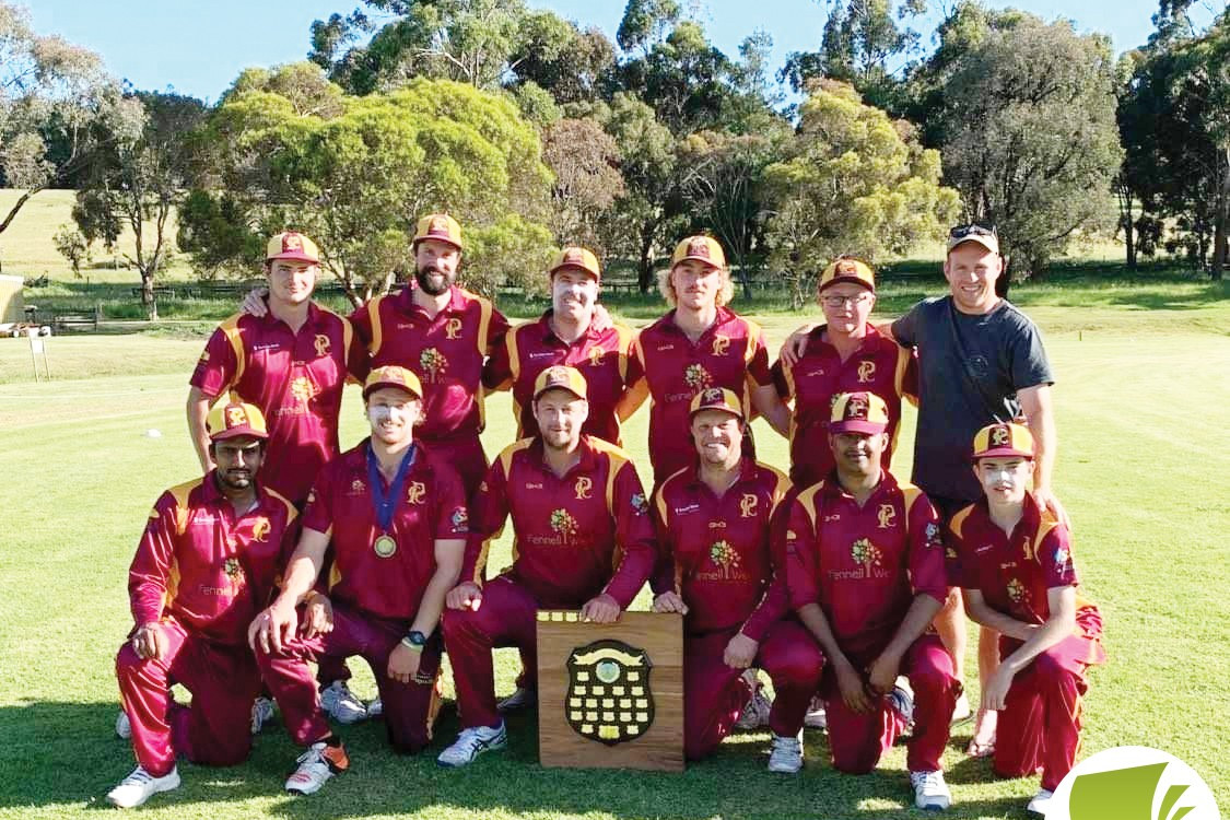 The Division 1 Bulls with the Graham Hillman Shield.