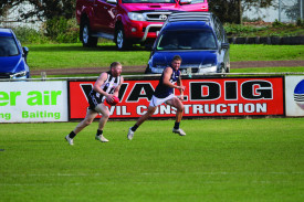 2022 recruit Zac Anderson bursts through the midfield. 