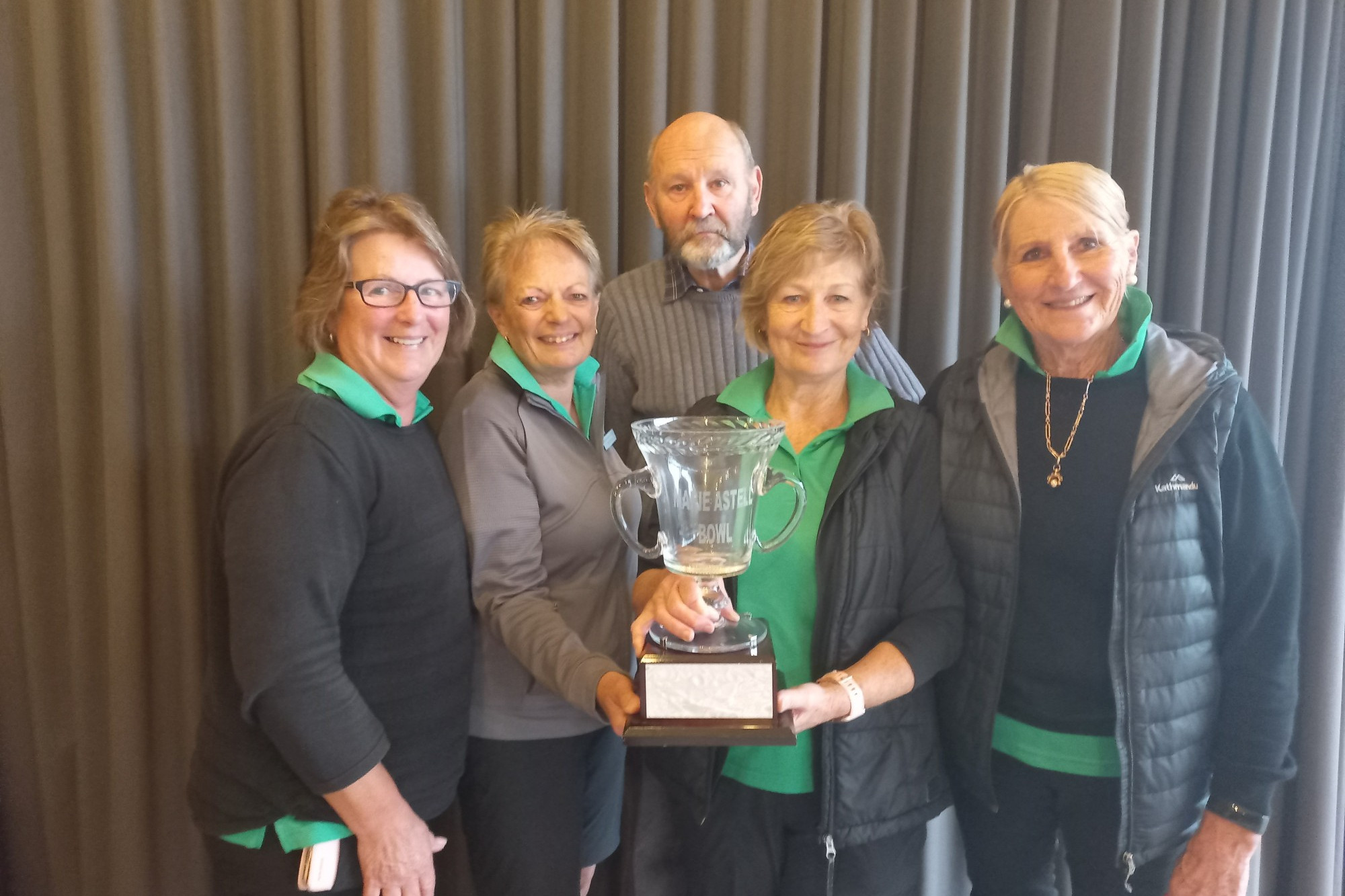 Charles Astell (back) presents the Marie Astell Bowl winners (l-r) Barb Hill, Glenda Malseed, Jo Porter and Cheryl Carroll with their trophy.