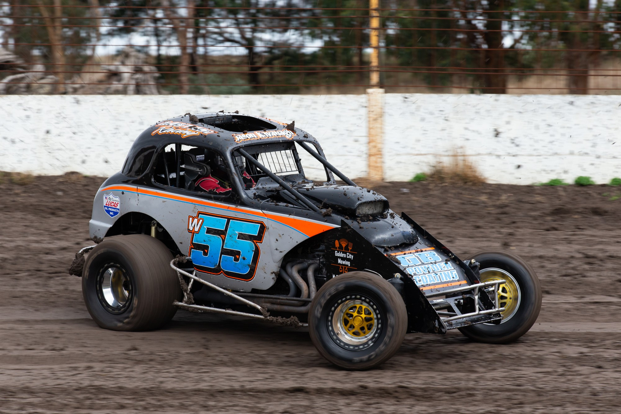 Jason Kavanagh won the super rod Col Grist Memorial at Mid-Western Speedway Darlington on Sunday.