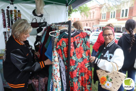 Sandra Schembri and Gracie Asta browse at one of the market stalls. 