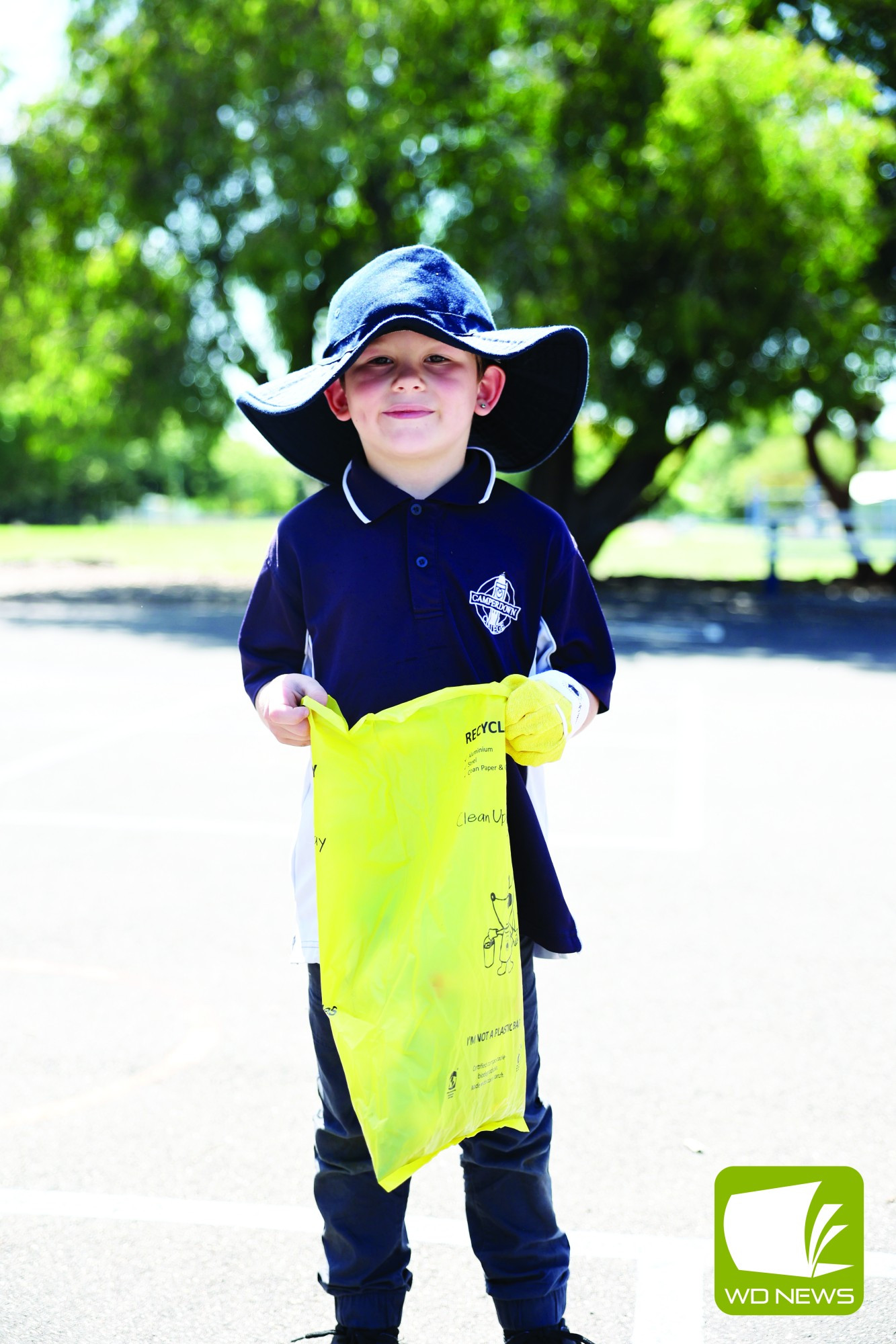 Cleaning up: Students from Lismore Primary School and Camperdown College’s primary campus tidied their school grounds of rubbish.
