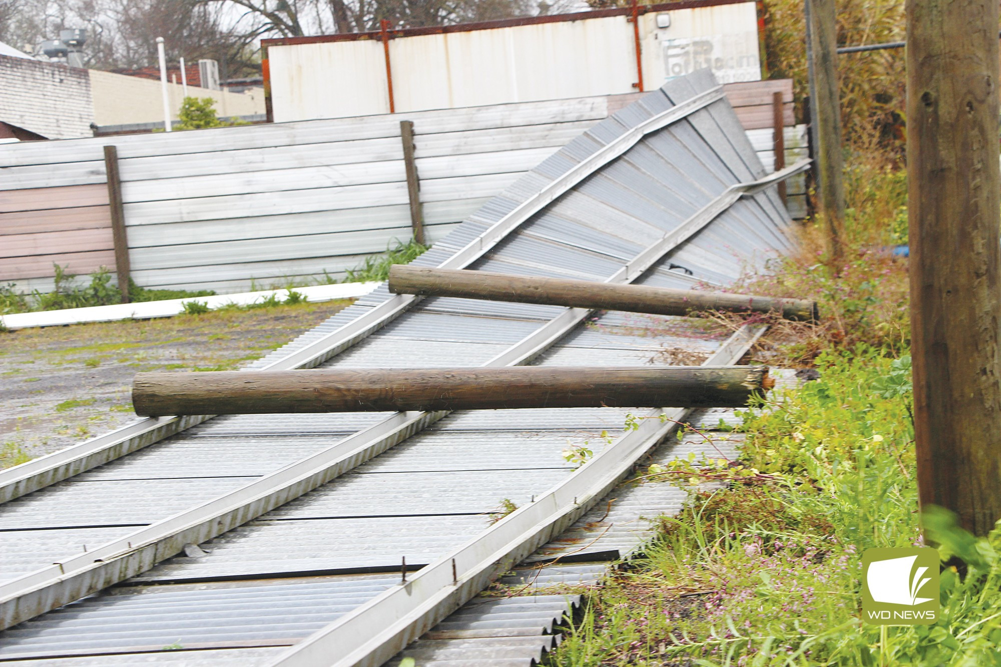 Winds cause damage and outages - feature photo