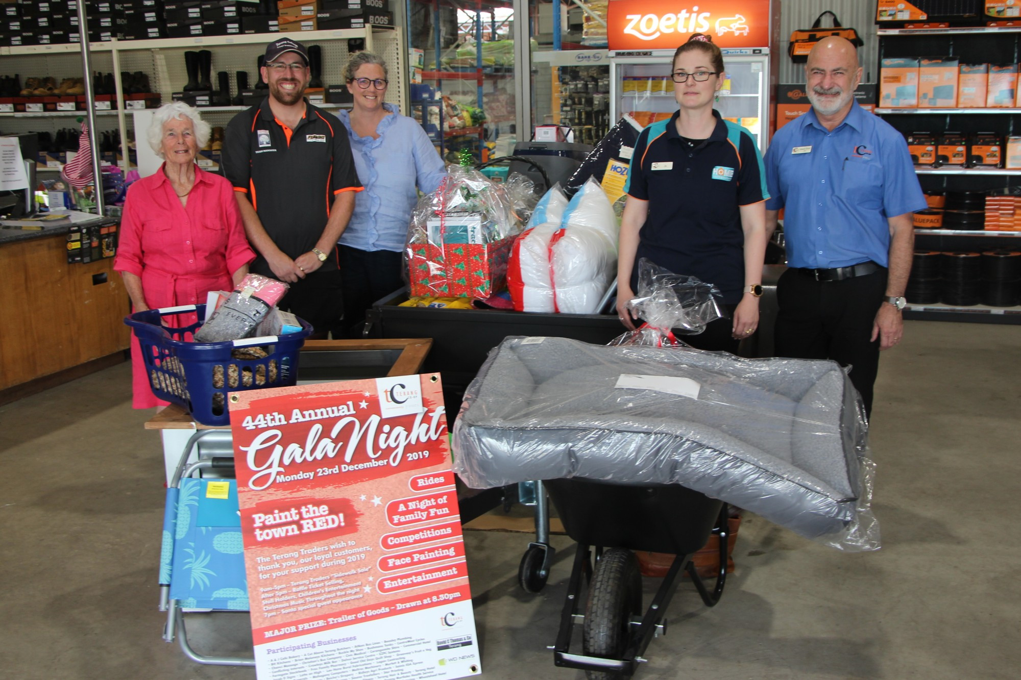 Major prize: Terang Gala Night committee members Anne Corbin (Terang Progress Association), Ben Dennis (Terang Progress Association), Sandra Noonan, Jo Bailey (Terang Co-Op hardware store) and Kevin Ford (Terang Co-Op chief executive officer) show off the major prize up for grabs at this year’s Terang Gala Night.