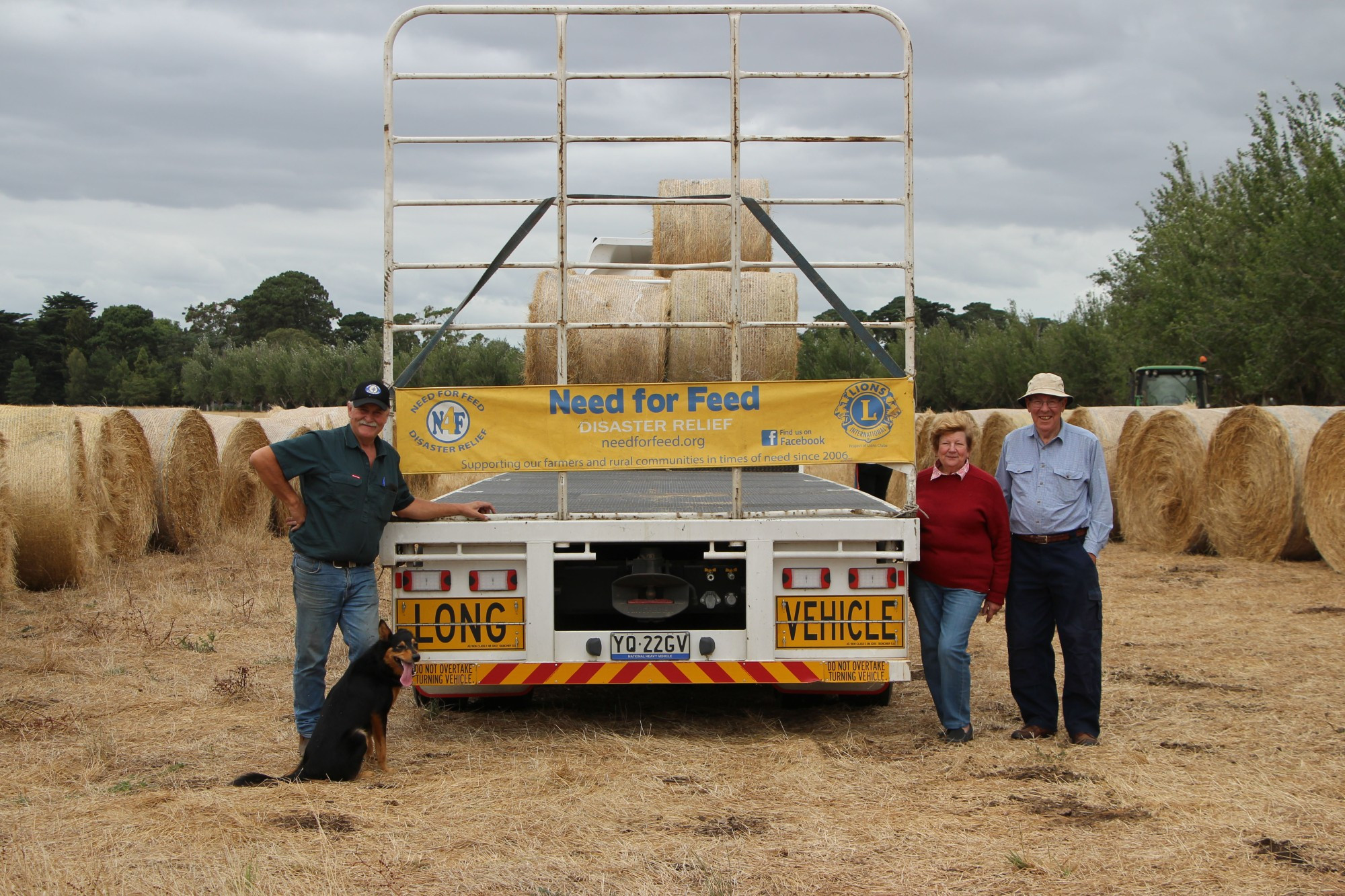 Helping hands: Dalvui homestead owners Peter and Pam Habersberger helped co-ordinate a hay run of about 60 bales to Corryong to help fire-affected farmers, with South Gippsland’s Mark Bourke (left) transporting the fodder load through the Need for Feed cause.