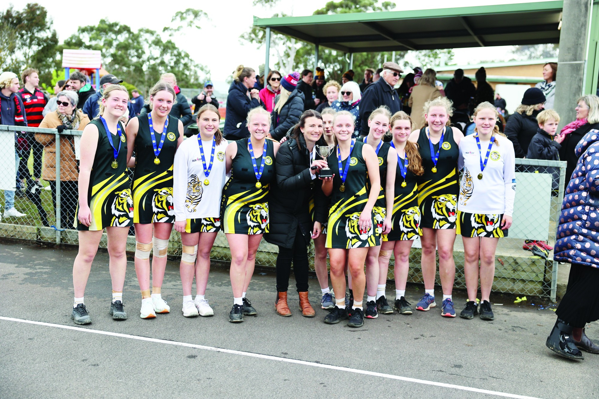 WOORNDOO MORTLAKE - 17 & UNDER NETBALL - feature photo