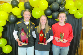 17 and Under trophy winners: (L-R) Mia Richie, Elise Killen and Lucy Barry.