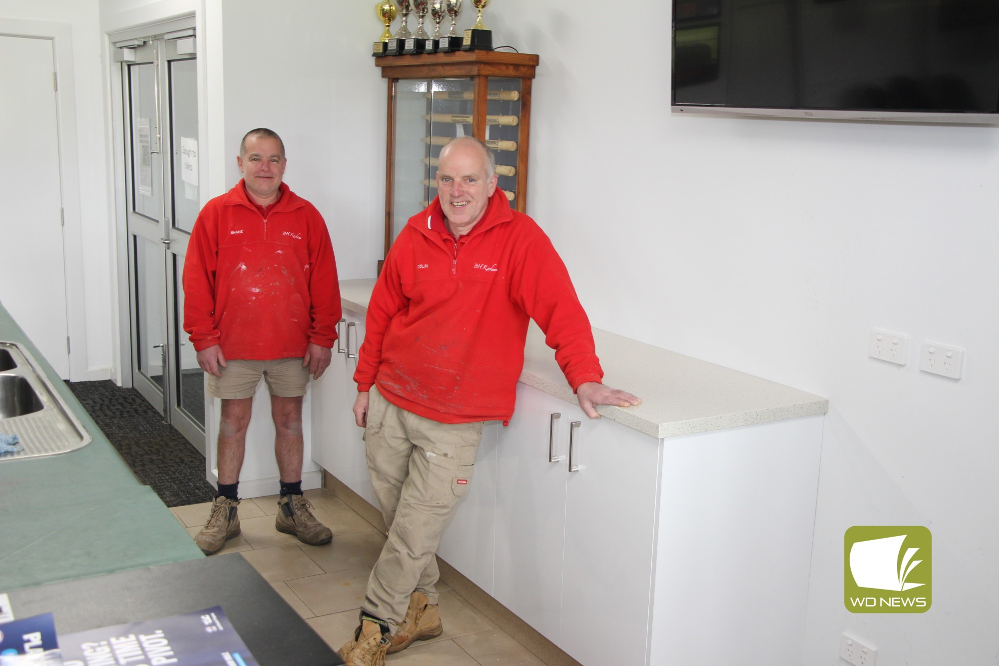 Shane Tulk and Colin Biggs from BH Kitchens donated and installed new cabinets at Mortlake Cricket Club last week.