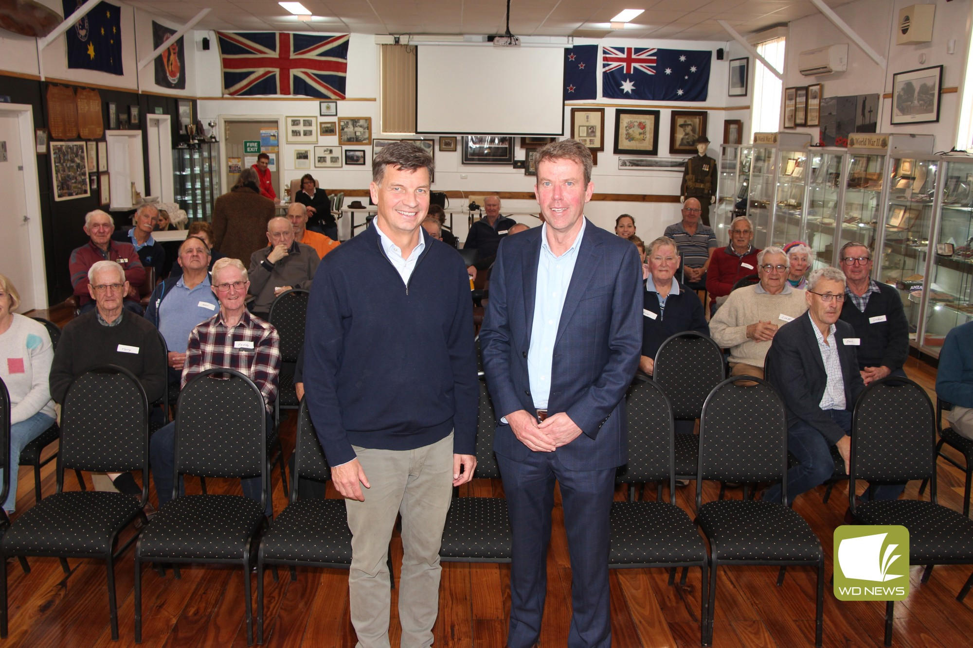 Shadow Treasurer Angus Taylor and Member for Wannon Dan Tehan visited Terang this week to discuss the rising costs of energy, and the issue of Terang’s soaring gas costs.