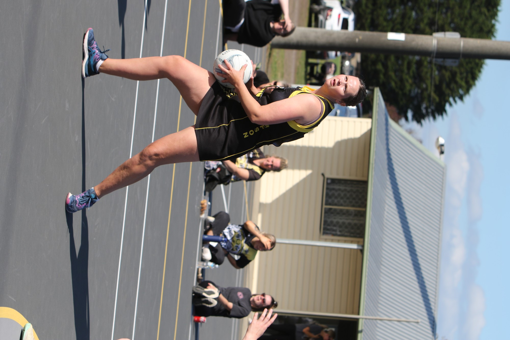 Left: Simpson co-coach Jessie Harding was best on court with 34 goals in the Tigers’ win against Birregurra.