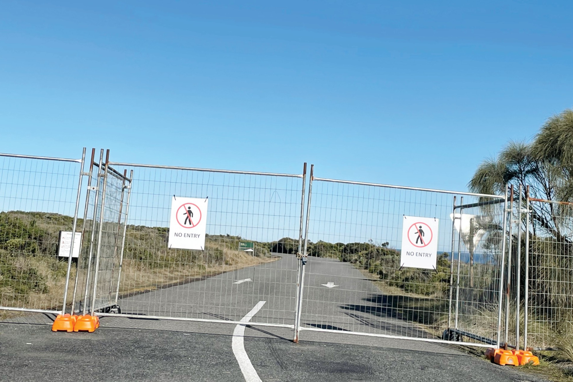 Experts investigate: Popular spot on the Great Ocean Road – The Arch – is still closed to the public after a large crack in concrete was reported.