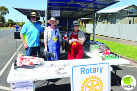  Cobden Rotary Club members held a barbecue. 