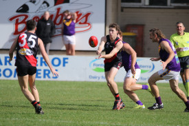 Matt Kemp passes to Josh Hickey. 