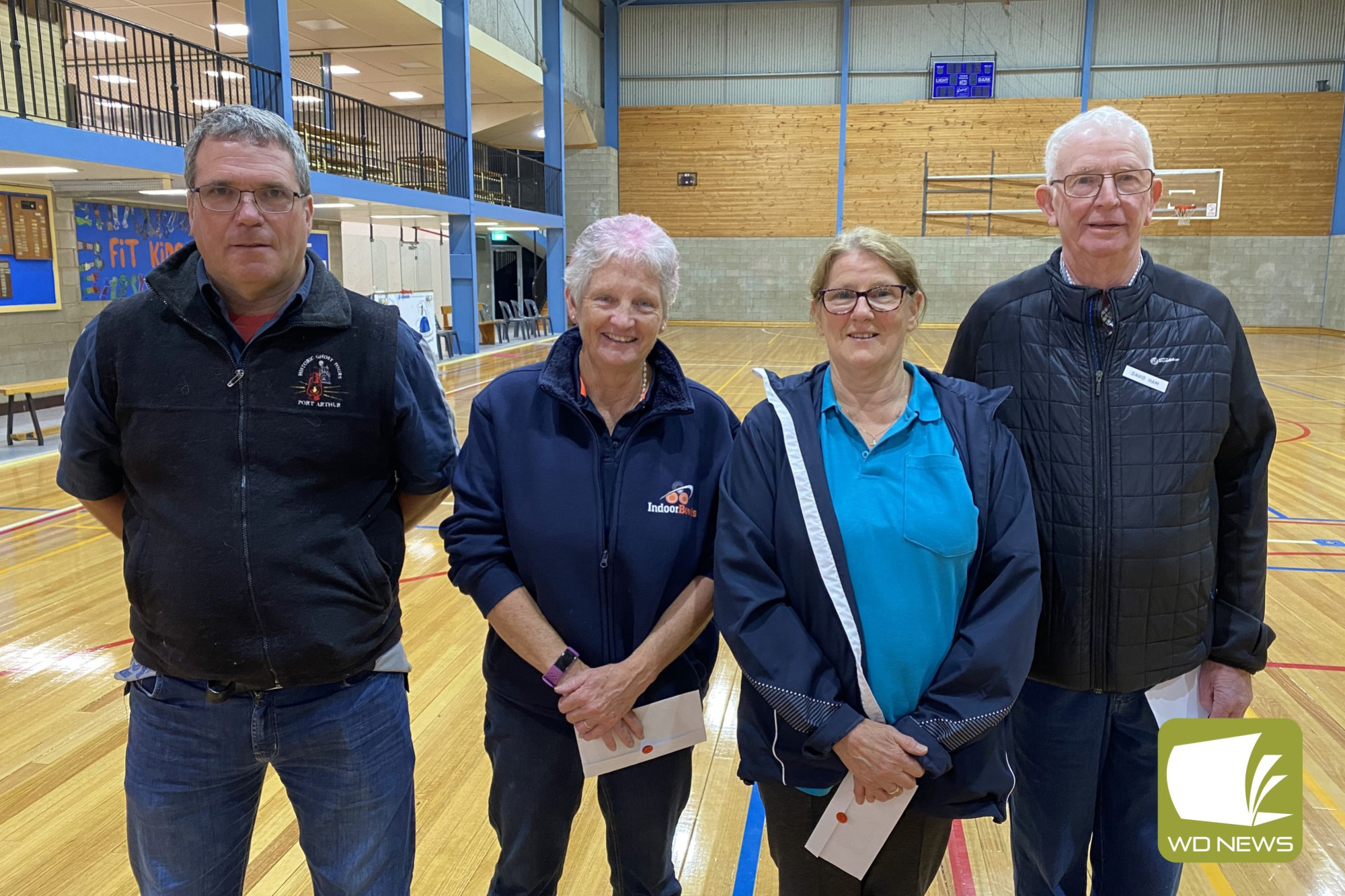 Winners for the night (from left to right): Murray Lucas, Barb Draffen (s), Helen Hobbs and David Ham (right).