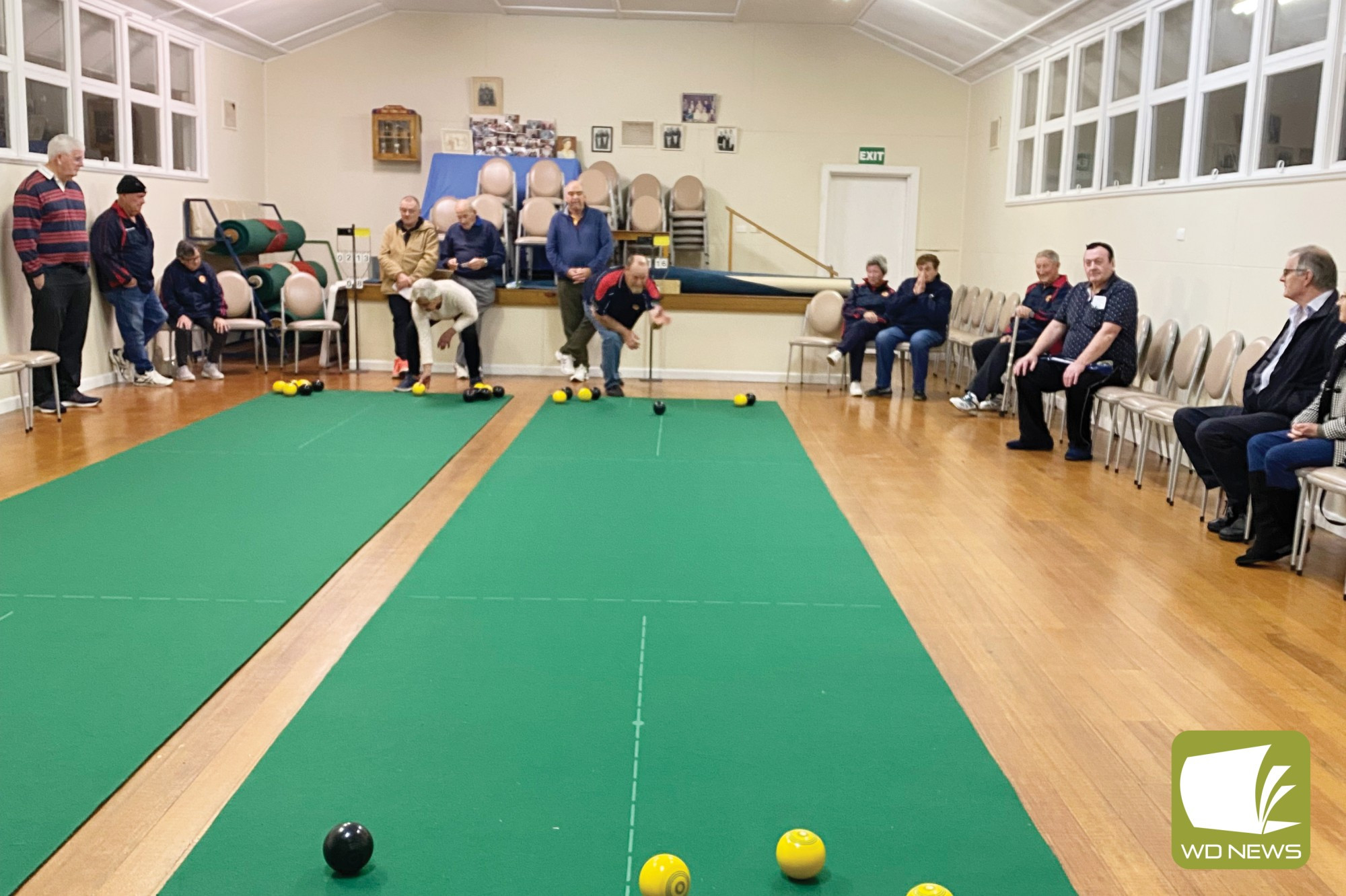 In Division 1, Camperdown 1 Third Les Pearson (left) and Glenormiston 1 Third Max Heard wonder how jack hasn’t gone off while another bowl approaches the head.
