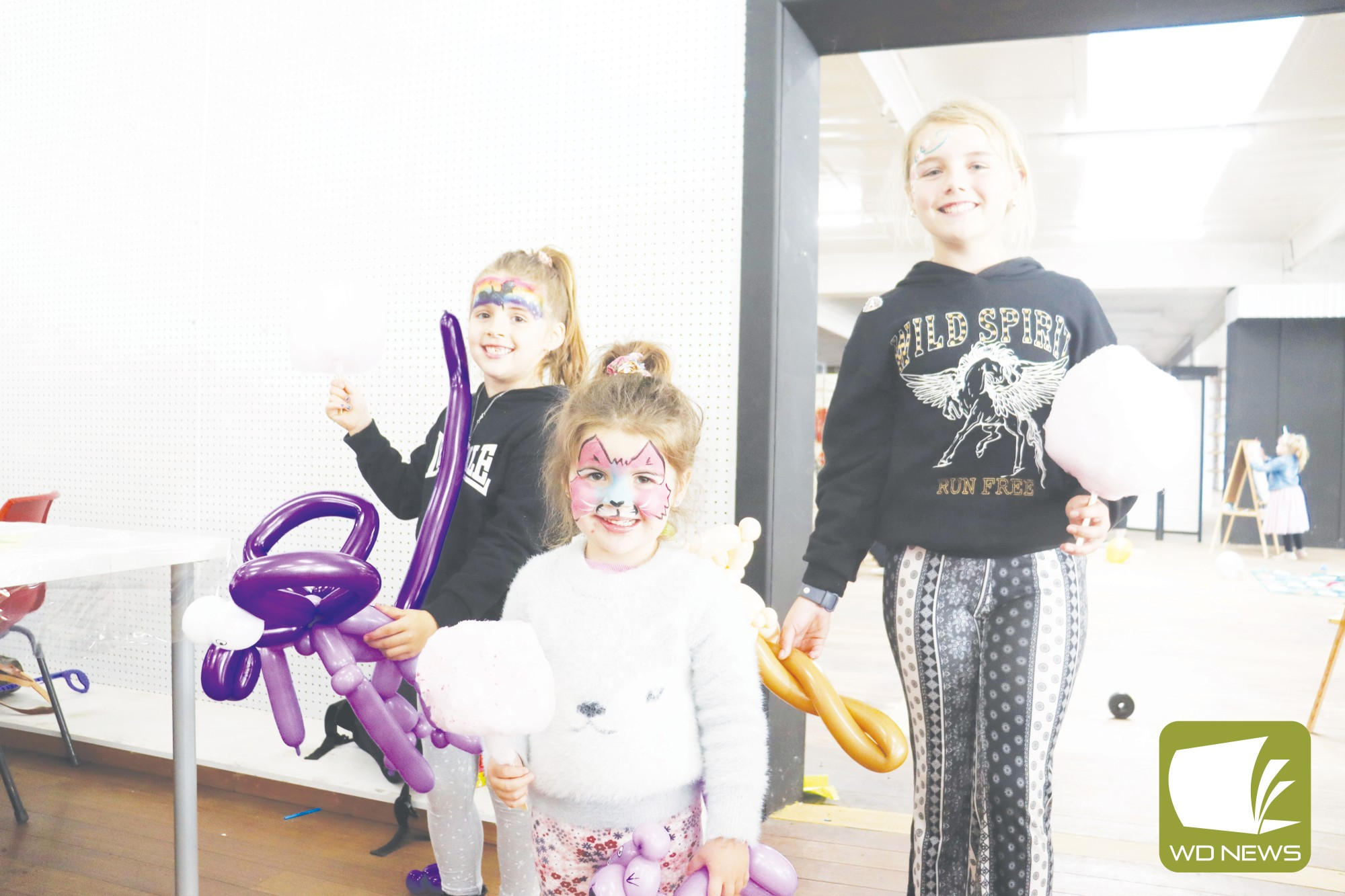 Dusty, Zahli and Taja enjoy the variety of activities on offer at Progressing Cobden’s Kidding Around event.