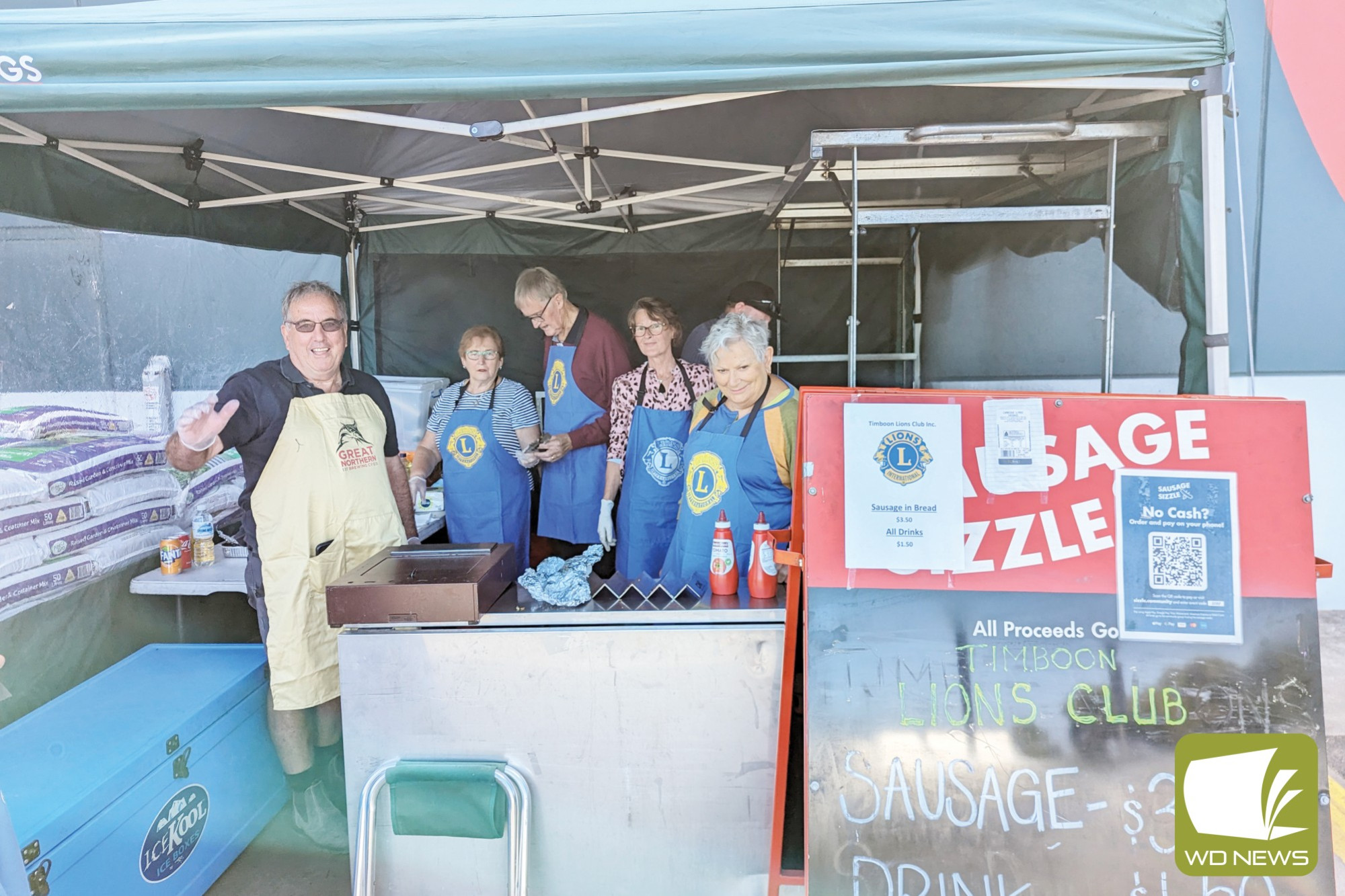 Timboon Lions Club members Max Anderson, Dawn Wallace, Owen Wallace, Nellie Richards, Ian Bryce and Chris Kruse help out at a club fundraiser at Bunnings.