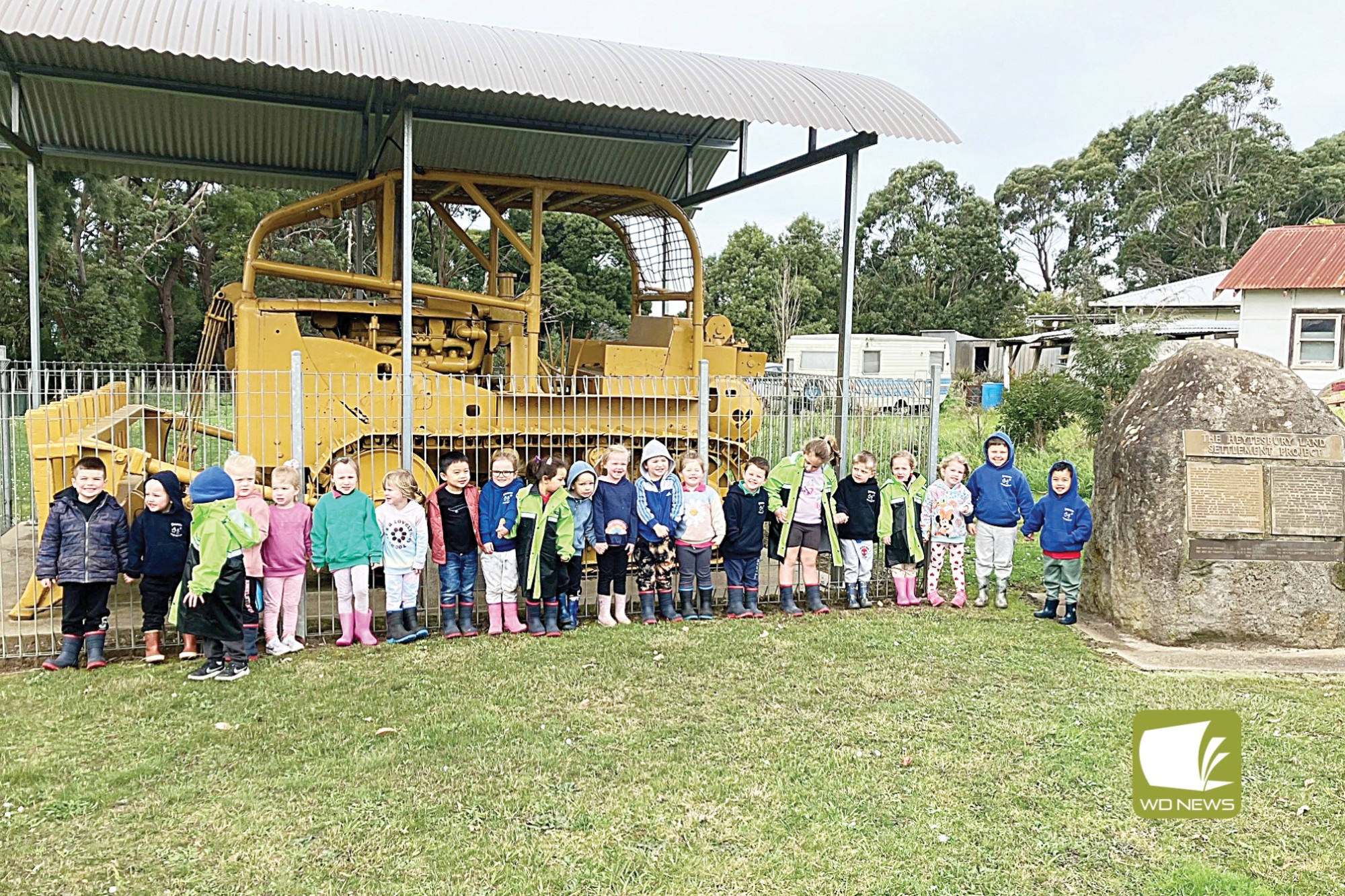 Kinder children explore Simpson - feature photo