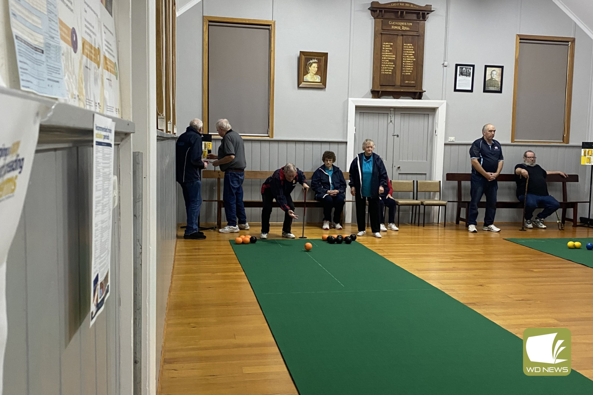 In Division 3, Glenormiston 3 Lead Ray Bond plays his first bowl against Scotts Creek 2.