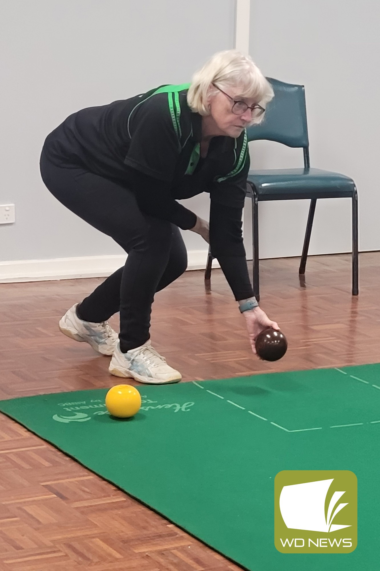 In Division 1, Laang-Ecklin Skip Pam Wines delivers her bowl, navigating the minefield and ignoring jack’s perilous nature.