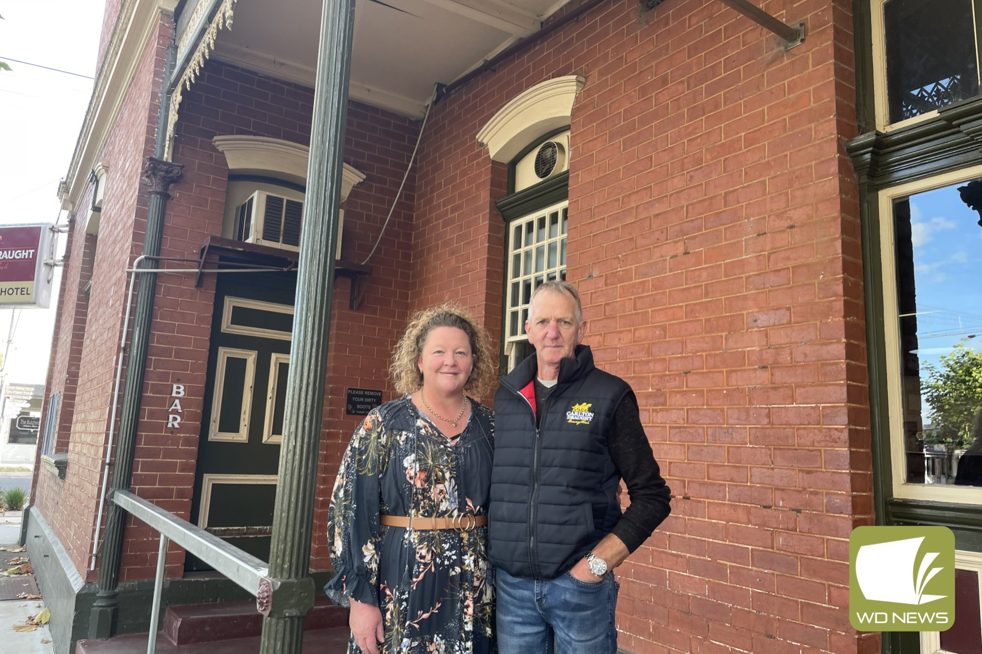 Fond memories: Belinda Davies and Michael Torpy have farewelled the Cobden community after more than two years at Thommo’s Hotel.