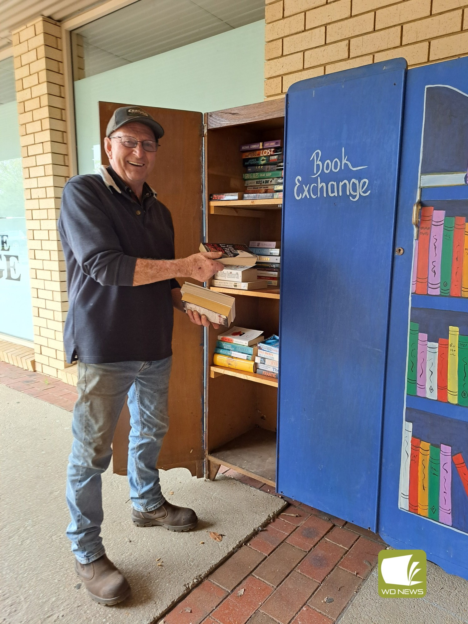 On the move: Cobden Visitor Information Centre’s Frank Ovens checks out the new location of the book library in Cobden.