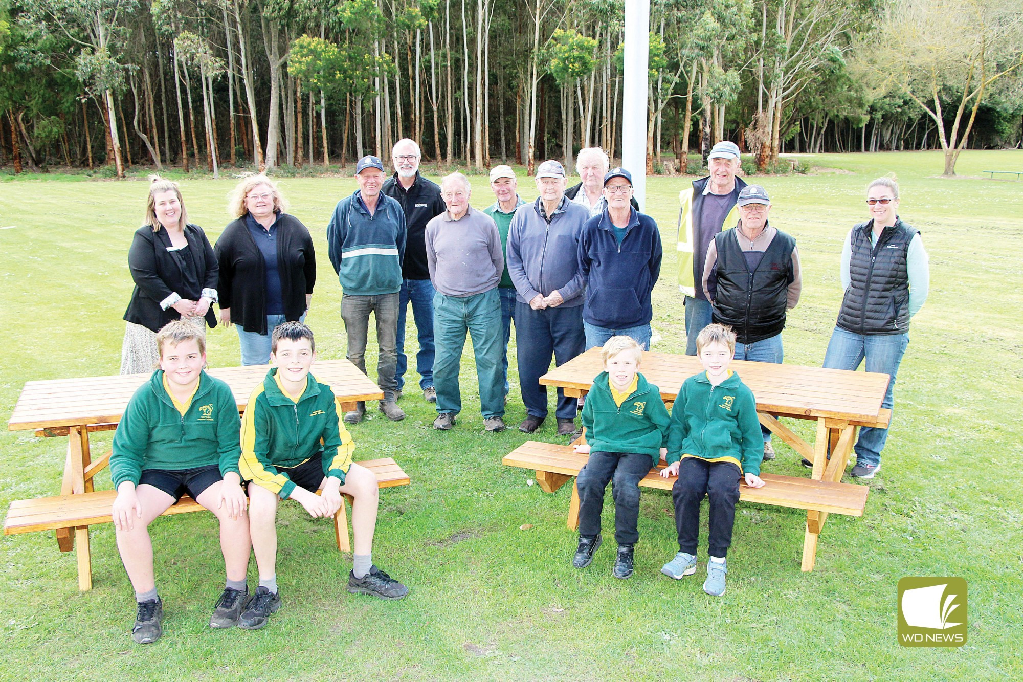A little goes a long way: Simpson Primary School students will have a new way to connect thanks to the generosity of Midway and the Simpson Men’s Shed.