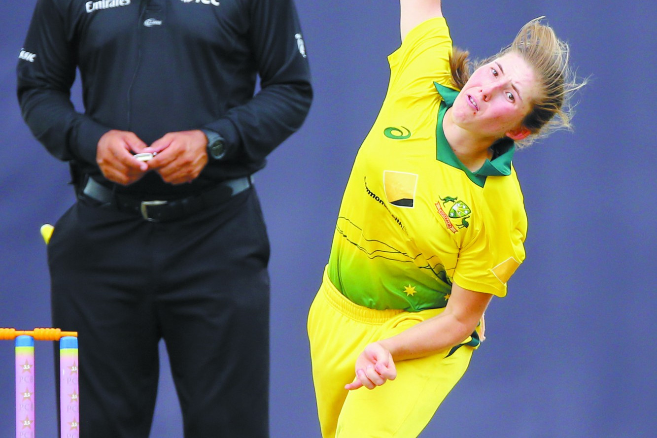 Georgia Wareham (right) will continue to press her claims to become the Australian women’s side’s number one spinner after she was announced as one of 15 players to receive a Cricket Australia contract for season 2020/21.