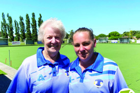 Womens A Grade and 100 Up Champion Jacinta Marney (right) with A Grade and 100 Up runner-up Gertie MacDonald. 