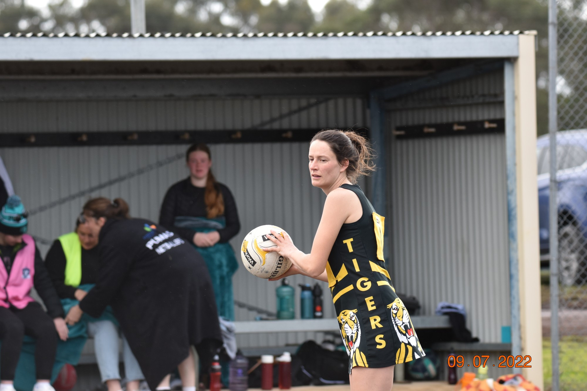 Down court: Renae Reynolds looks for a team-mate during last Saturday’s clash with Moyston Willaura.