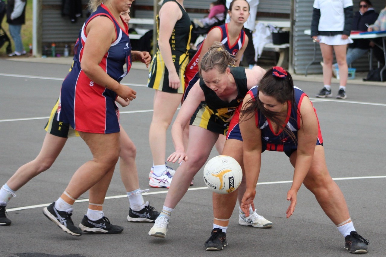 Close: Demons GA Emily Murray keeps both eyes on the ball in the circle.