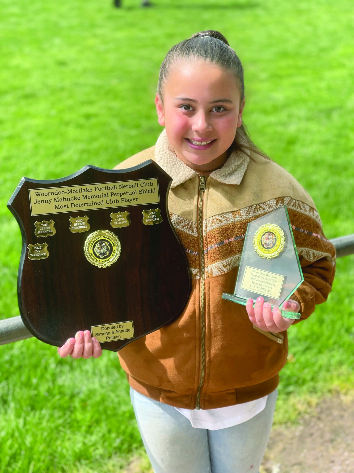 Right: Ivy Wardlaw with the Jenny Mahncke Memorial Award.