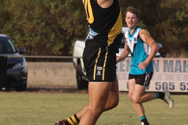 footy—-woorndoo-mortlake-v-pumas-10.jpg